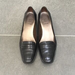 Black leather Circa Joan and David chunk heels, size 6.5